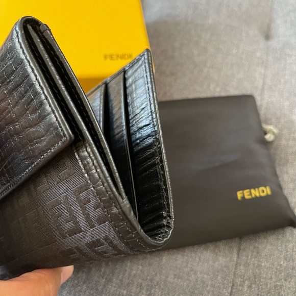 FENDI Zucca Medium Bifold wallet - Picture 9 of 10